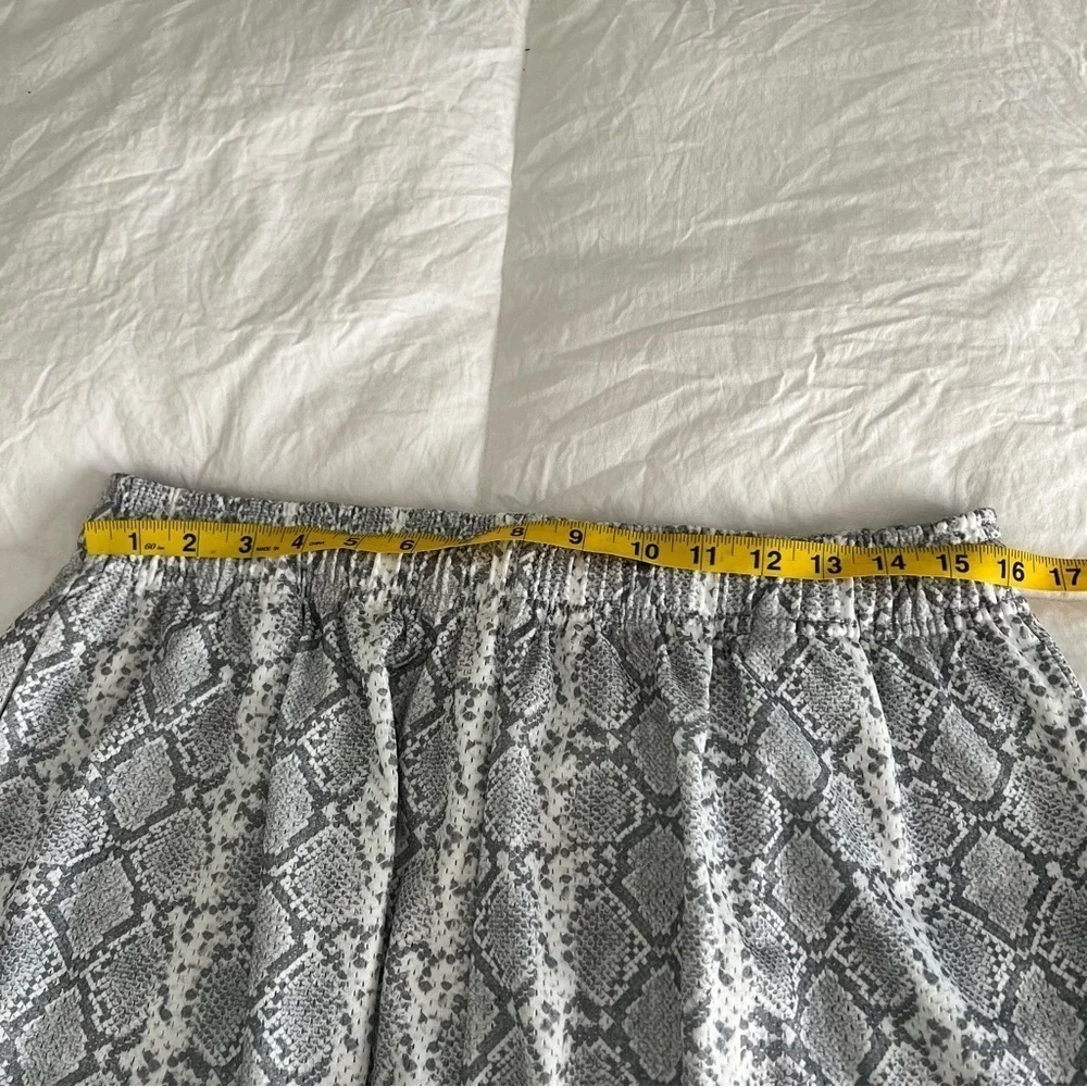 Bravest Studio Size XXL Grey Silver Snakeskin Patterned Shorts NEW